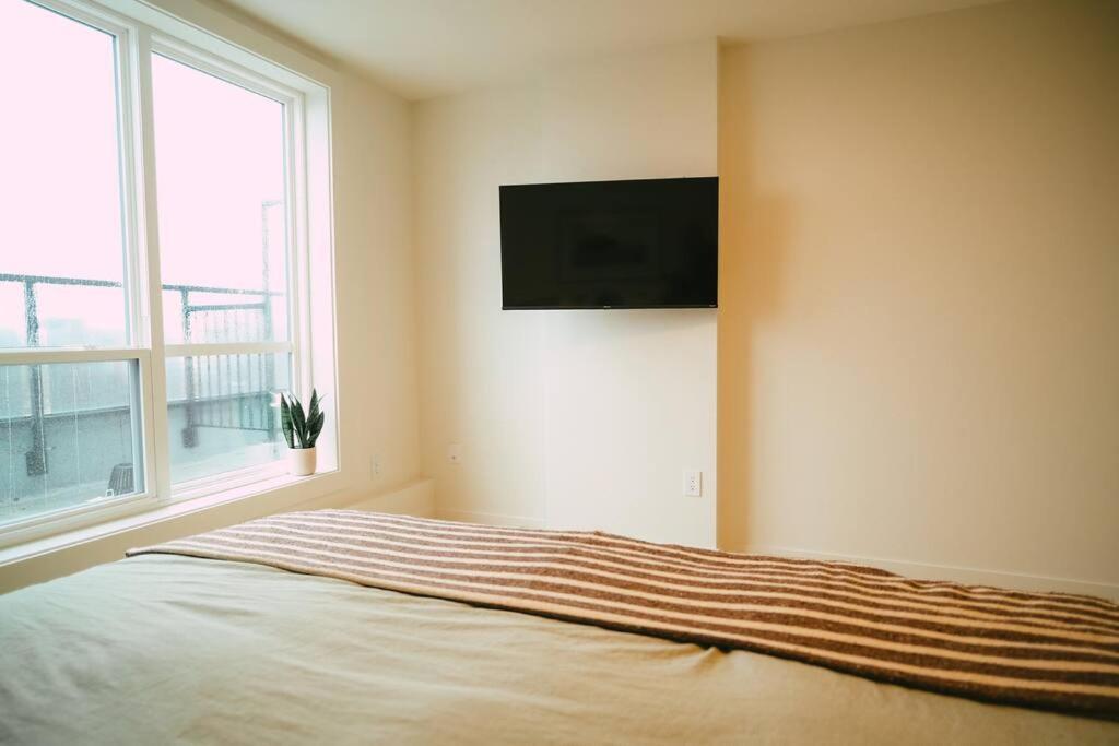 شقة Chic Cozy Retreat - 2Br - Stunning North End Views هاليفاكس المظهر الخارجي الصورة