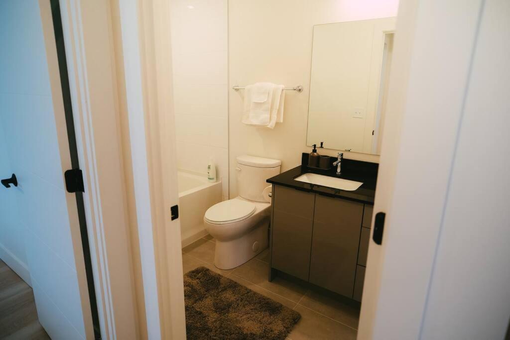 شقة Chic Cozy Retreat - 2Br - Stunning North End Views هاليفاكس المظهر الخارجي الصورة